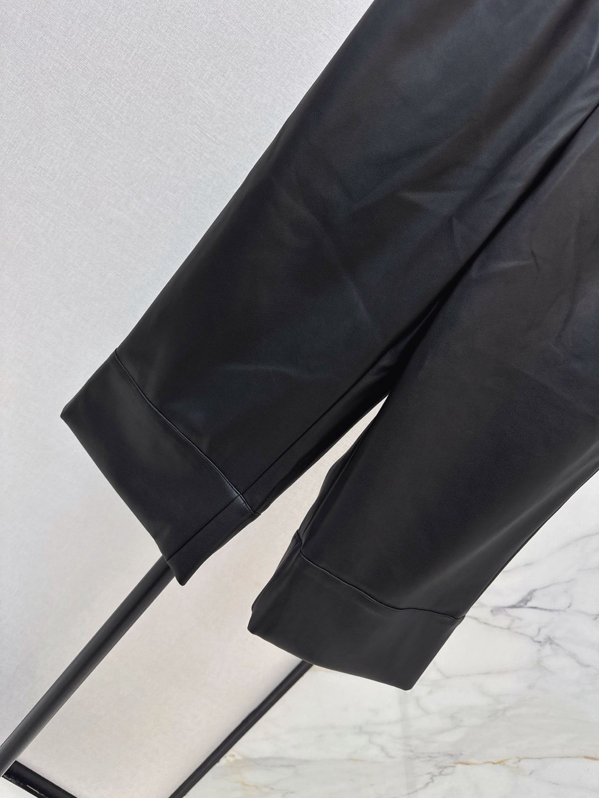 26FW New Black High-Waisted Cropped Leather Pants 🖤