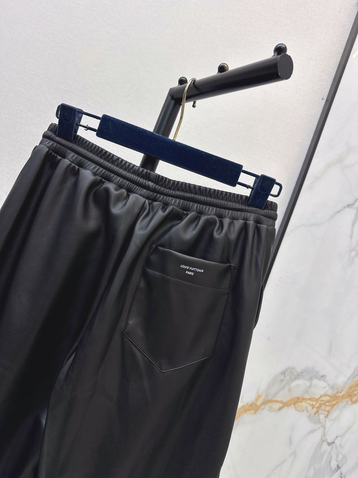 26FW New Black High-Waisted Cropped Leather Pants 🖤