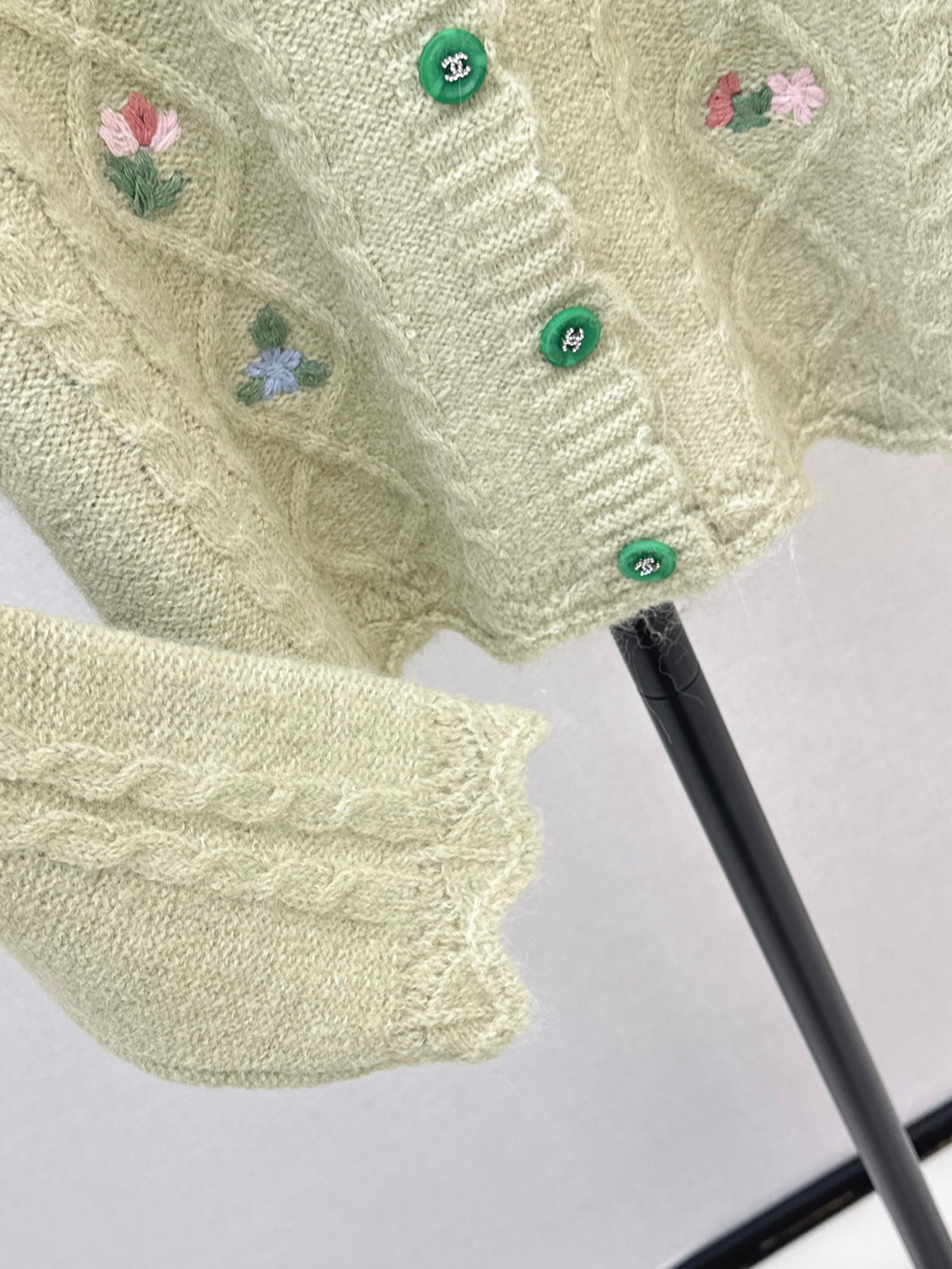 26FW New Floral Embroidered Knit Cardigan 🤍