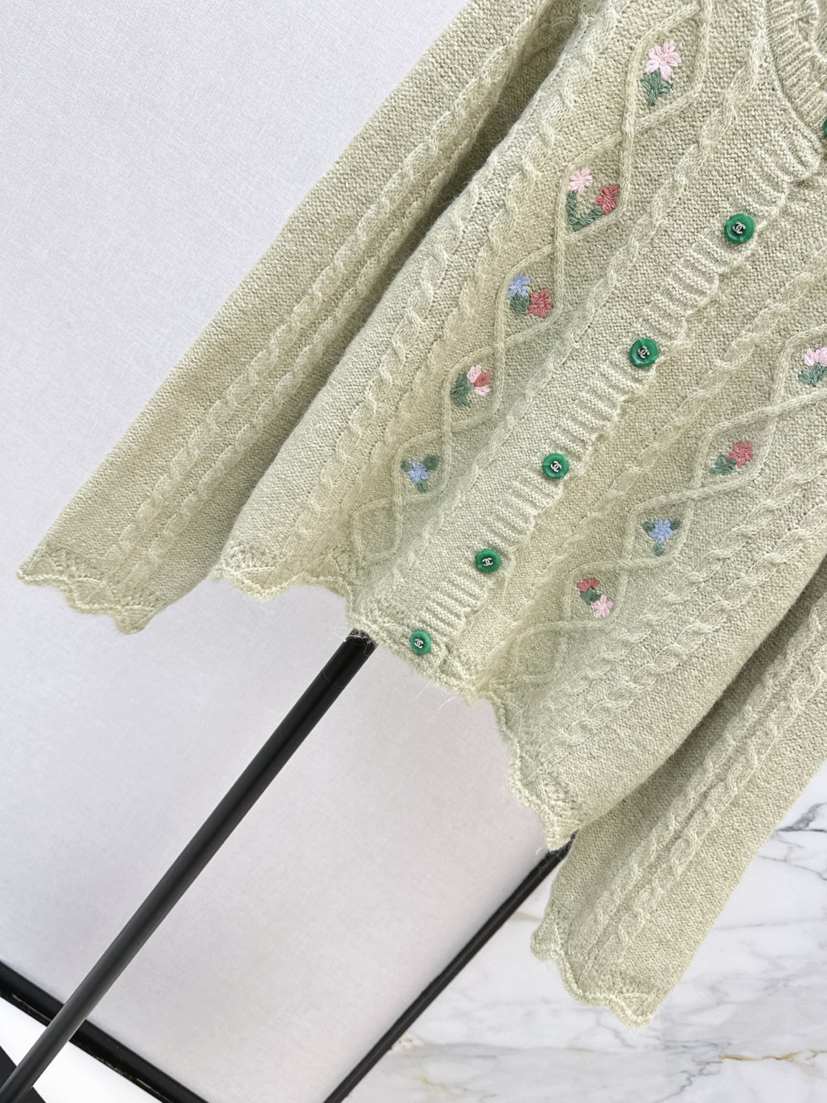 26FW New Floral Embroidered Knit Cardigan 🤍