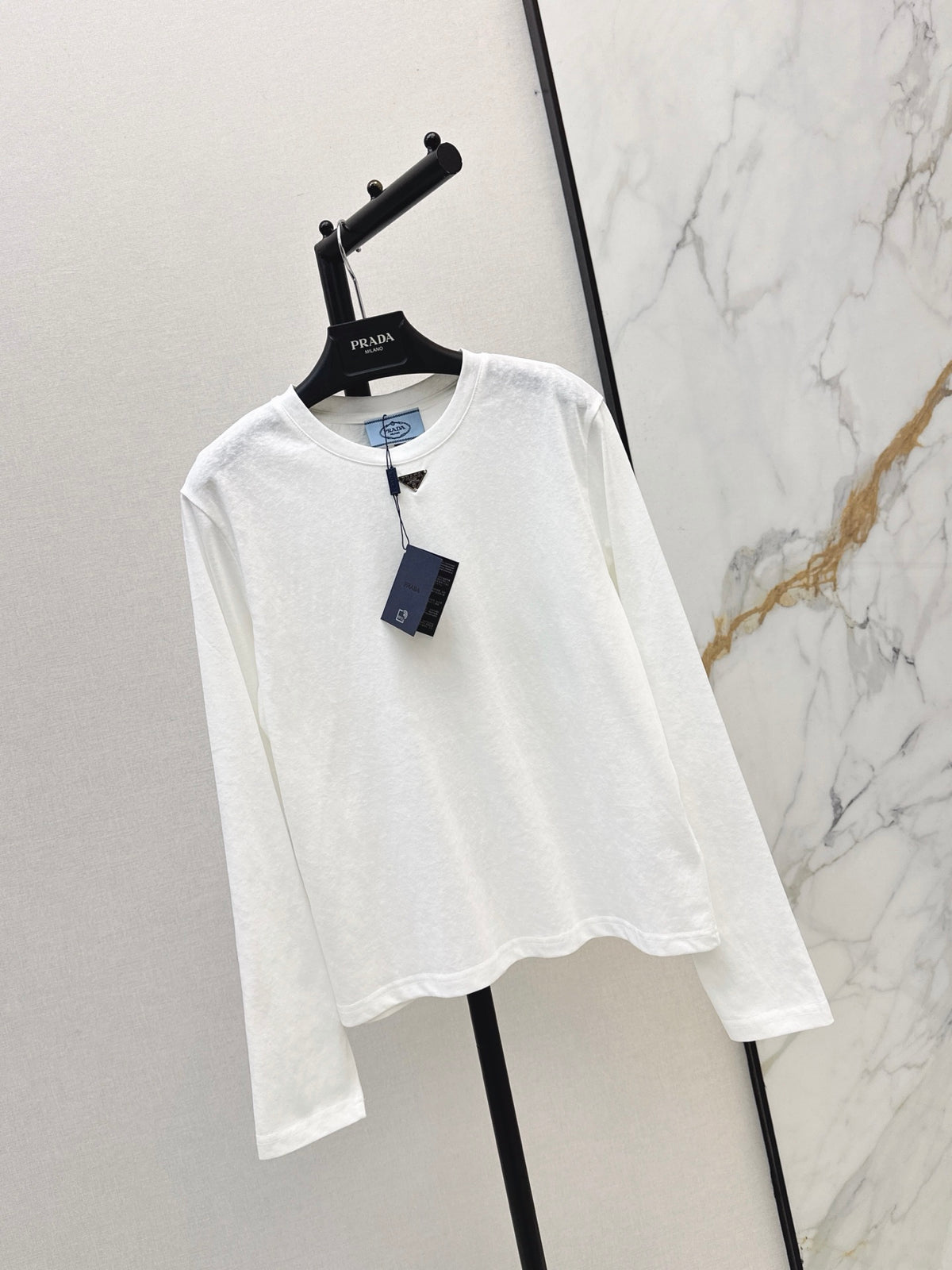 26FW New Long-Sleeve White T-Shirt with Triangle Logo Detail 🤍