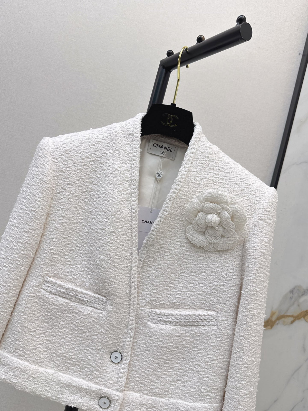 26FW New V-Neck Cropped Knit Jacket 🤍