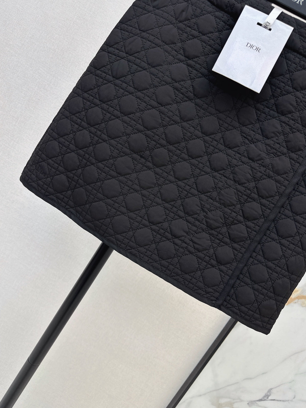 26FW New Quilted Mini Skirt 🖤