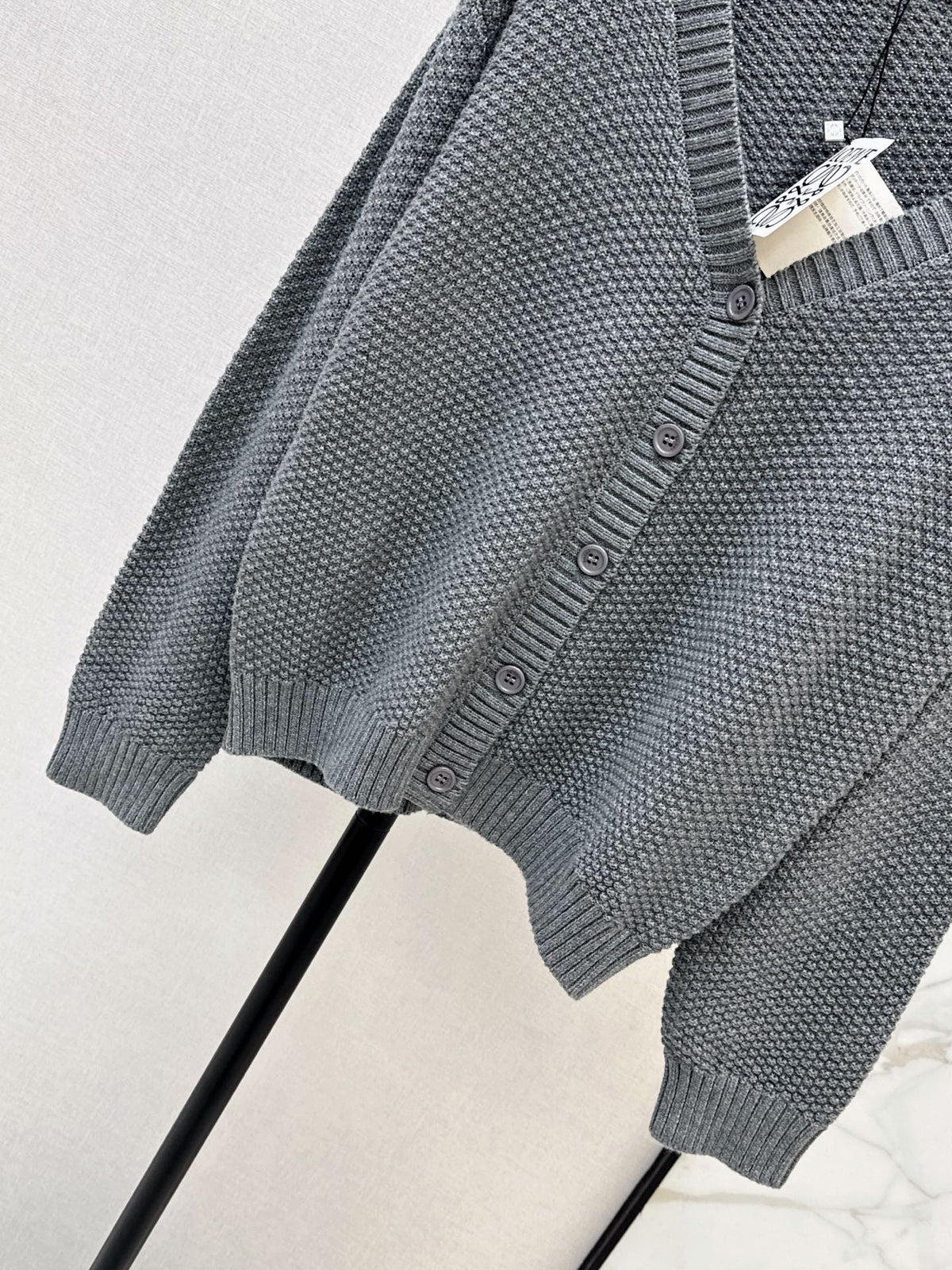 26FW New Loose-Fit V-Neck Knit Cardigan 🤍🩶