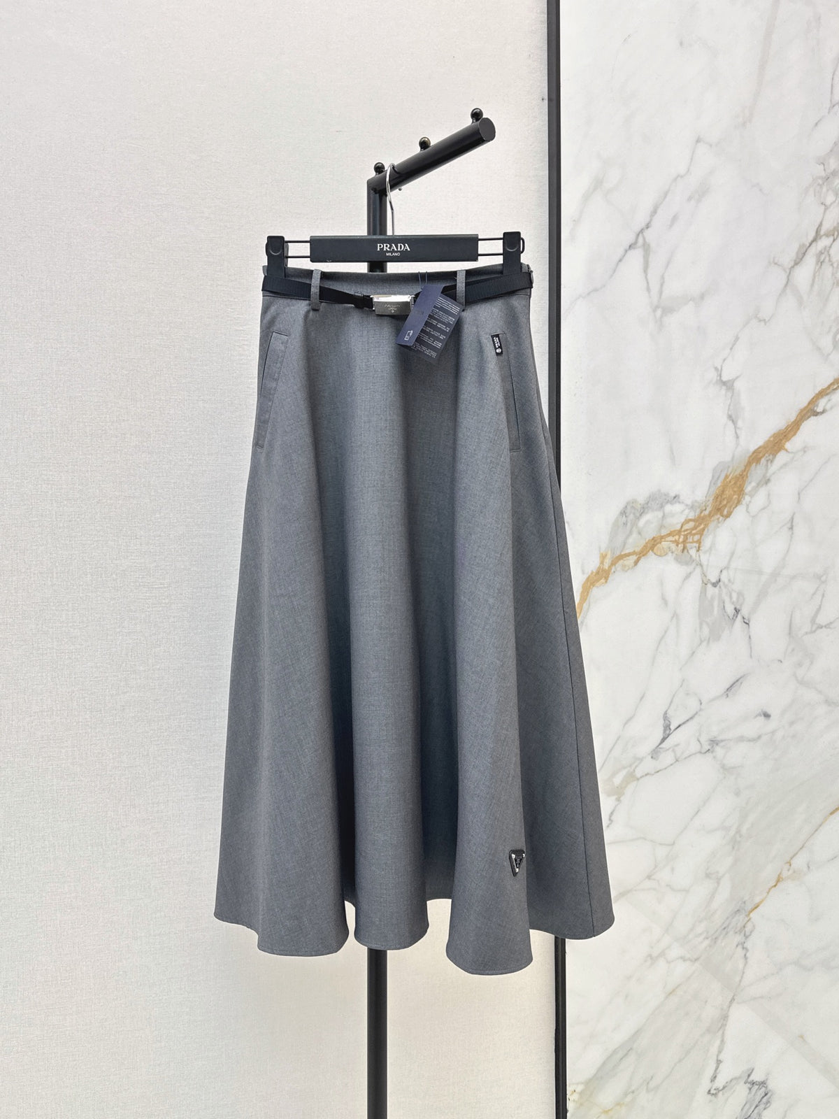 26FW New High-Waisted A-Line Skirt 🩶🖤