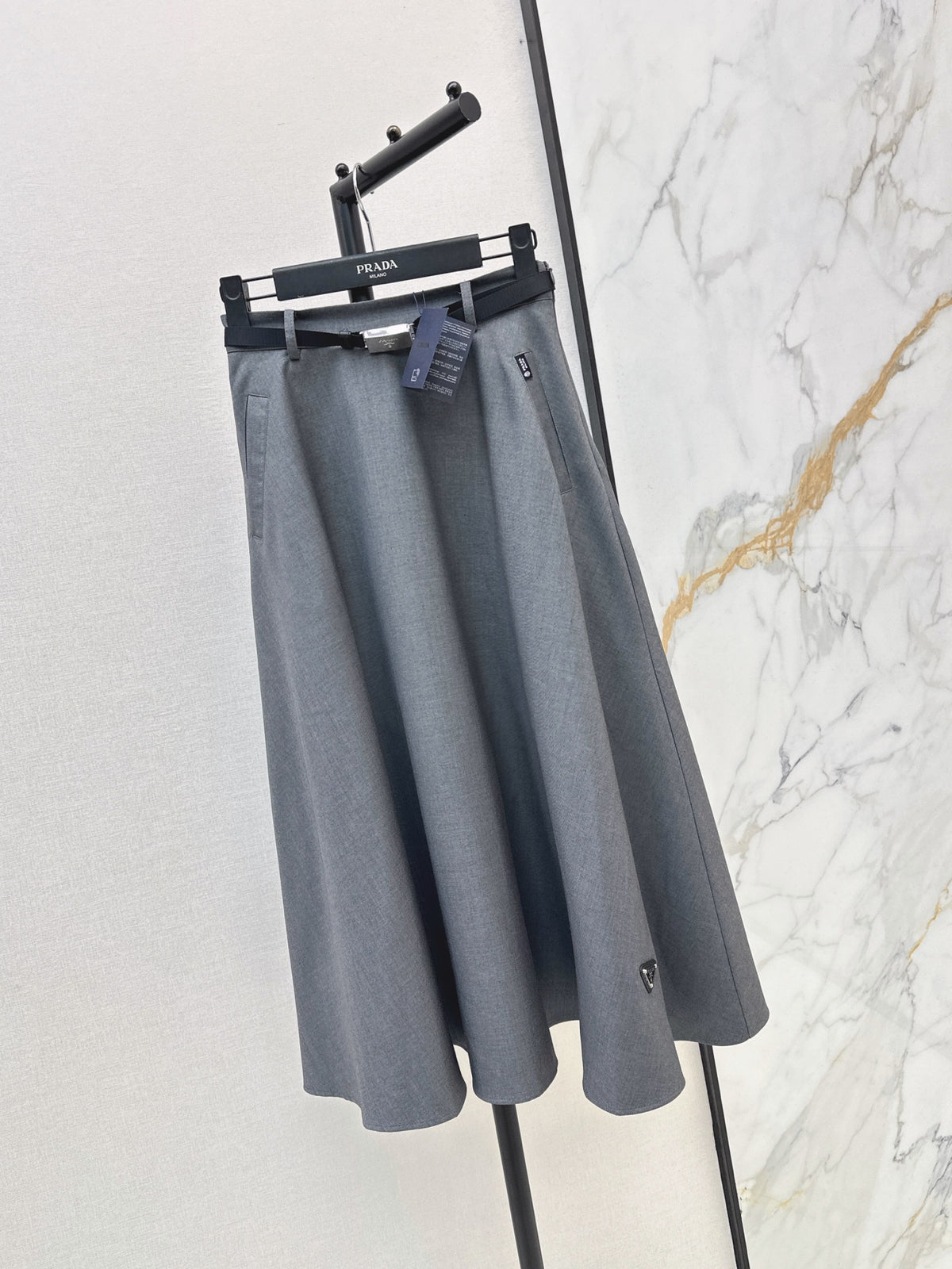 26FW New High-Waisted A-Line Skirt 🩶🖤