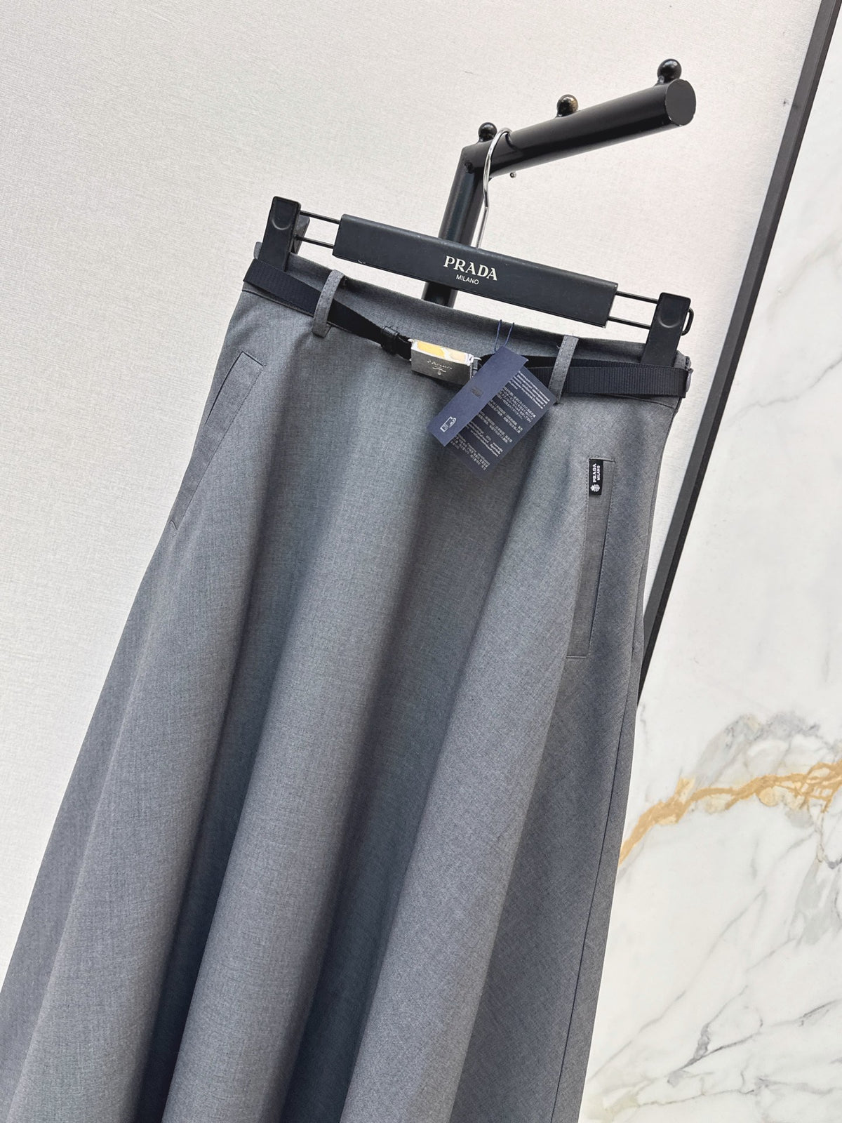 26FW New High-Waisted A-Line Skirt 🩶🖤