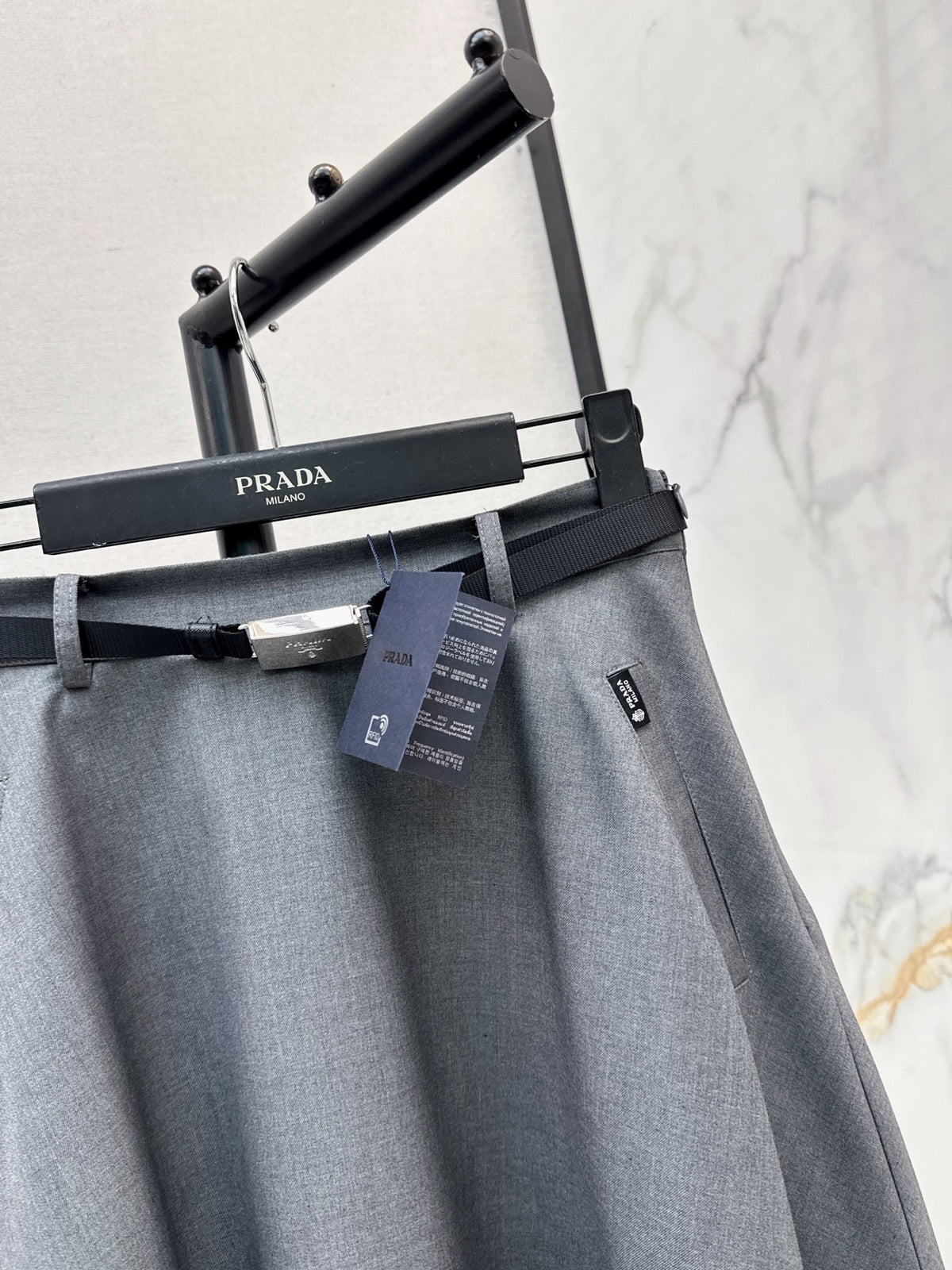 26FW New High-Waisted A-Line Skirt 🩶🖤