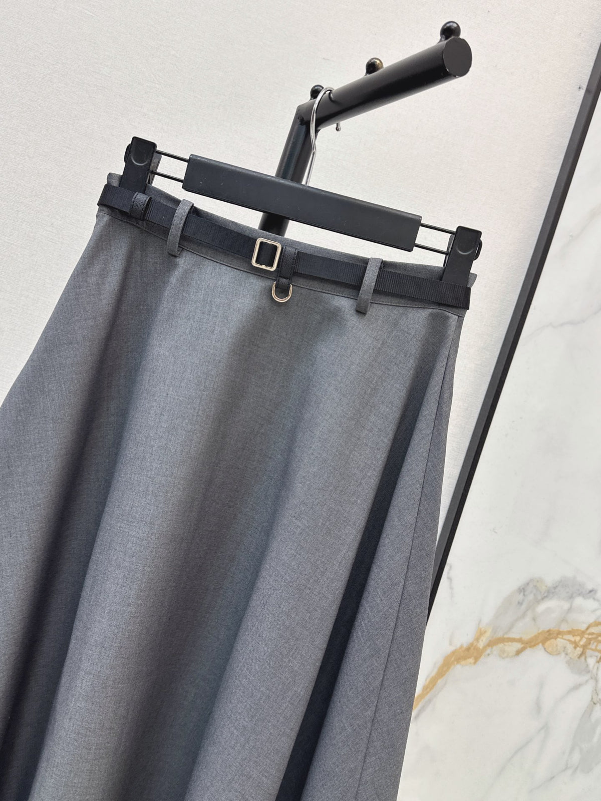 26FW New High-Waisted A-Line Skirt 🩶🖤