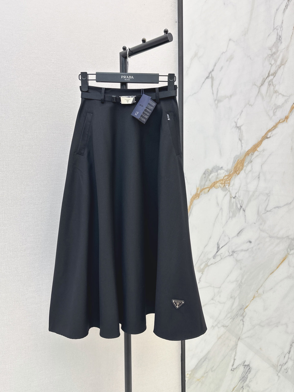 26FW New High-Waisted A-Line Skirt 🩶🖤