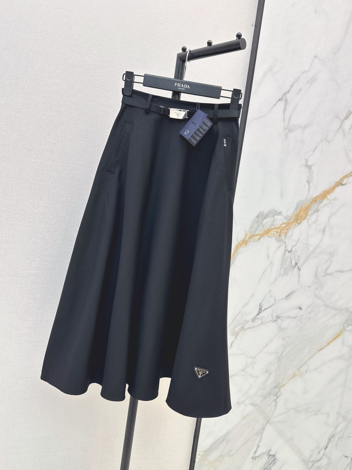 26FW New High-Waisted A-Line Skirt 🩶🖤
