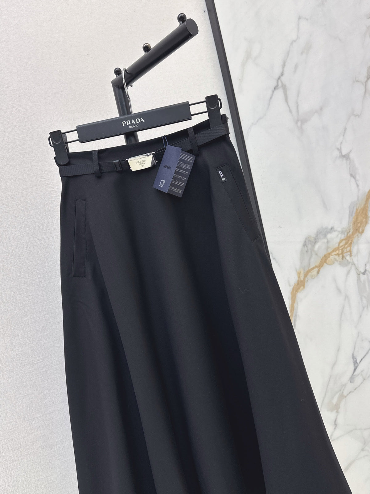 26FW New High-Waisted A-Line Skirt 🩶🖤