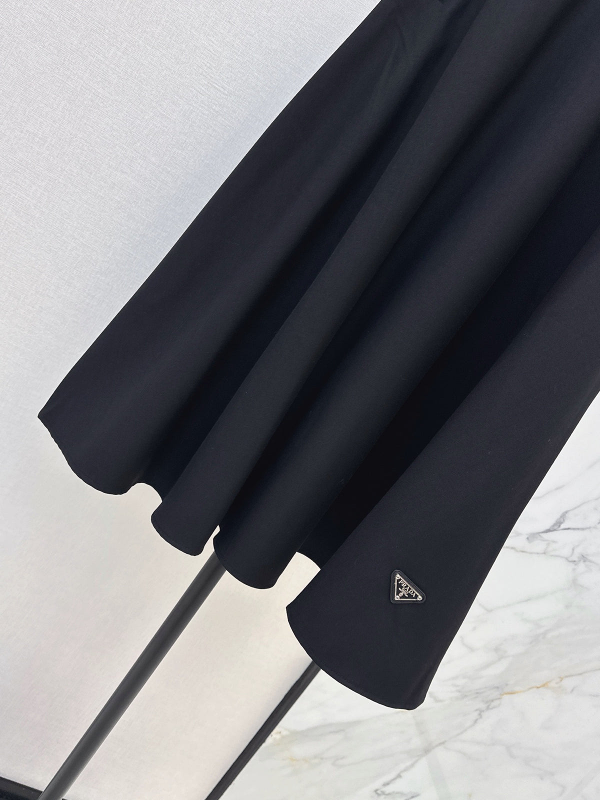 26FW New High-Waisted A-Line Skirt 🩶🖤