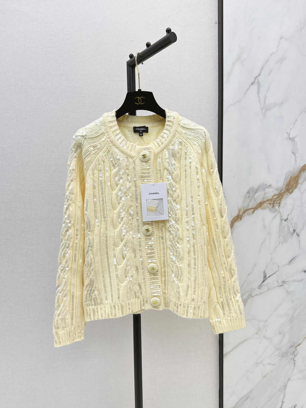 26FW New Goose-Yellow Crew-Neck Cardigan 💛