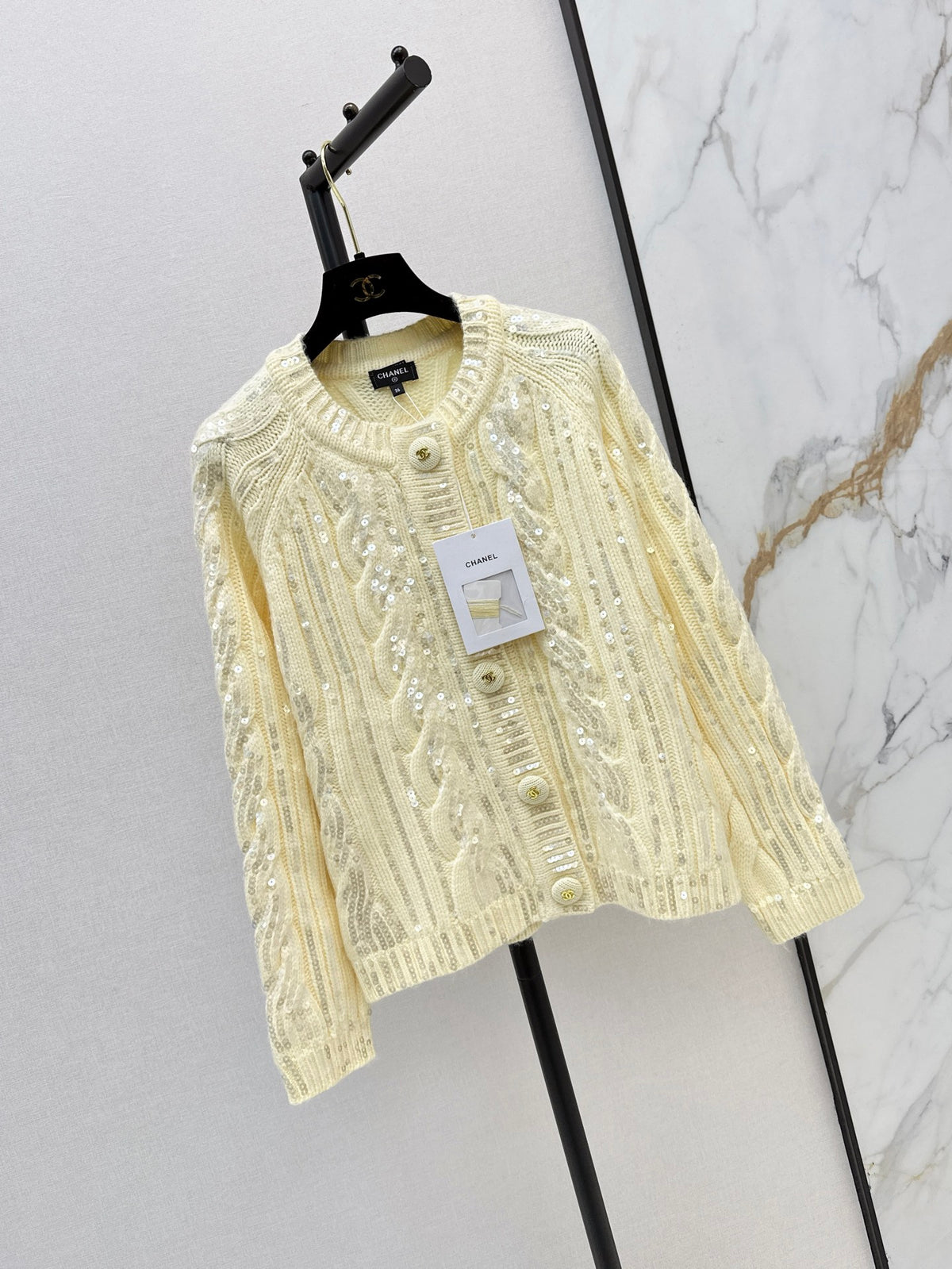 26FW New Goose-Yellow Crew-Neck Cardigan 💛
