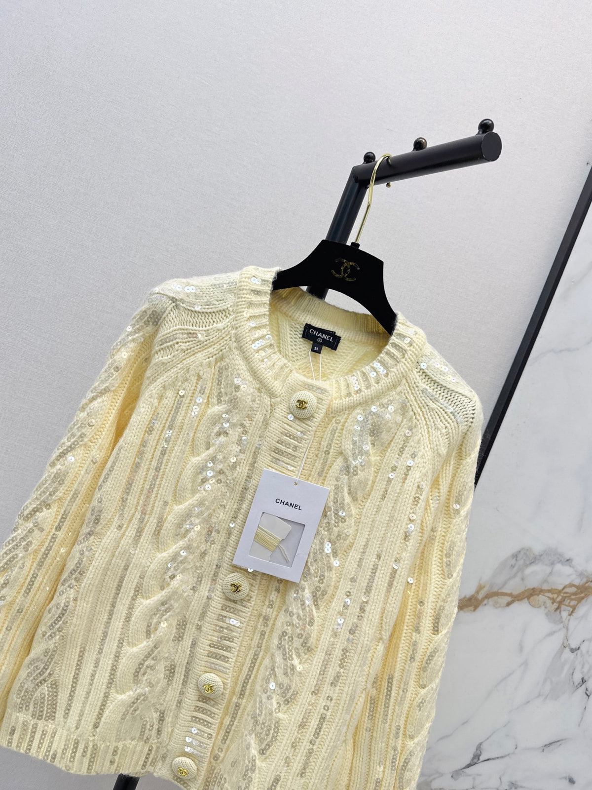 26FW New Goose-Yellow Crew-Neck Cardigan 💛