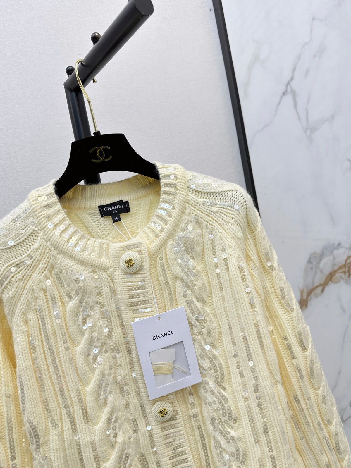 26FW New Goose-Yellow Crew-Neck Cardigan 💛