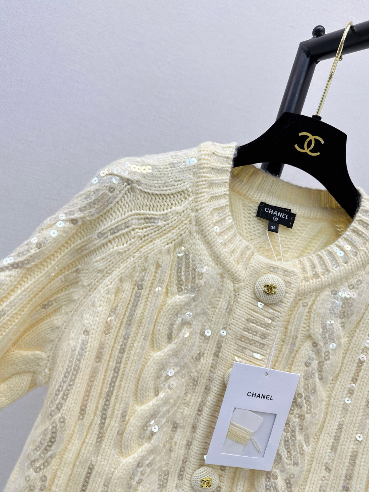 26FW New Goose-Yellow Crew-Neck Cardigan 💛