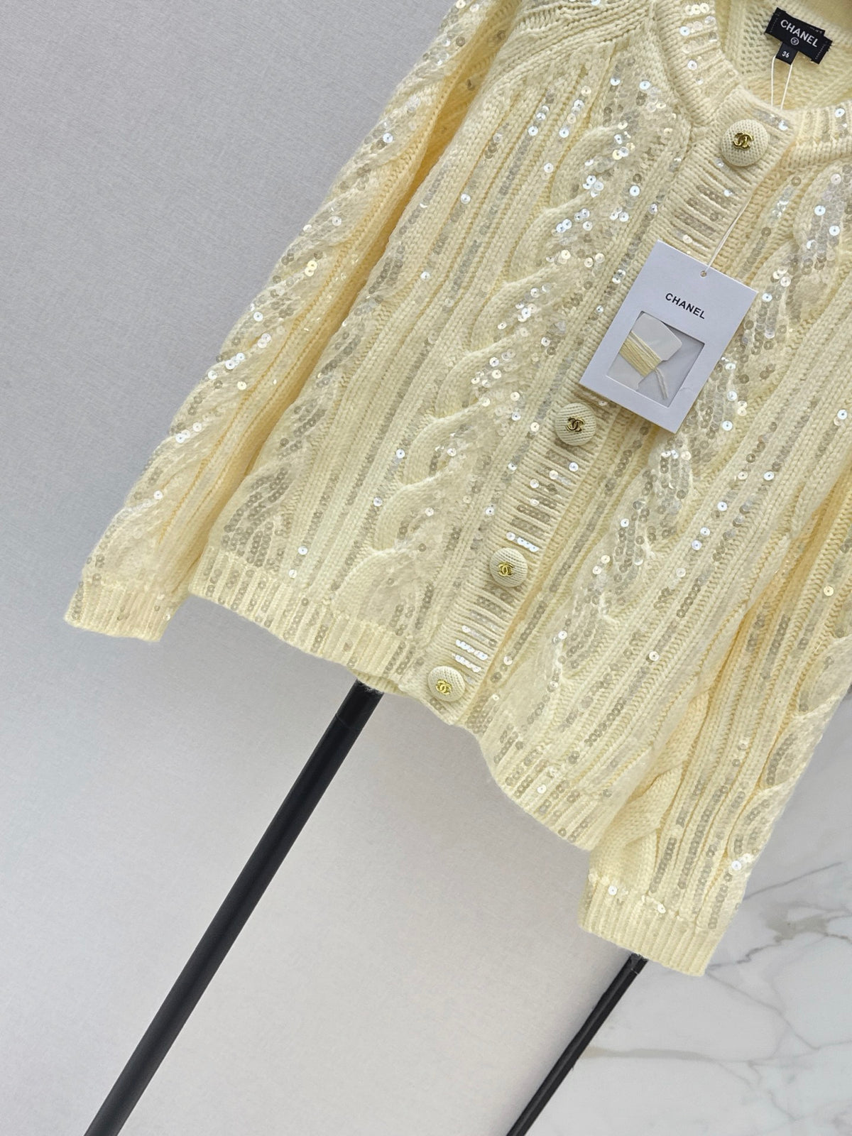 26FW New Goose-Yellow Crew-Neck Cardigan 💛