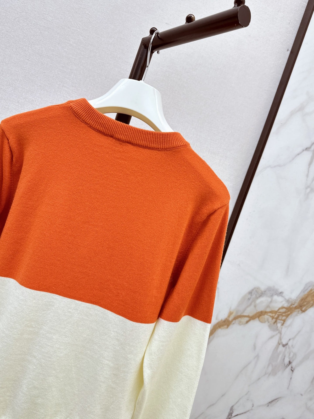 26FW New Classic Crew-Neck Sweater 🧡💙
