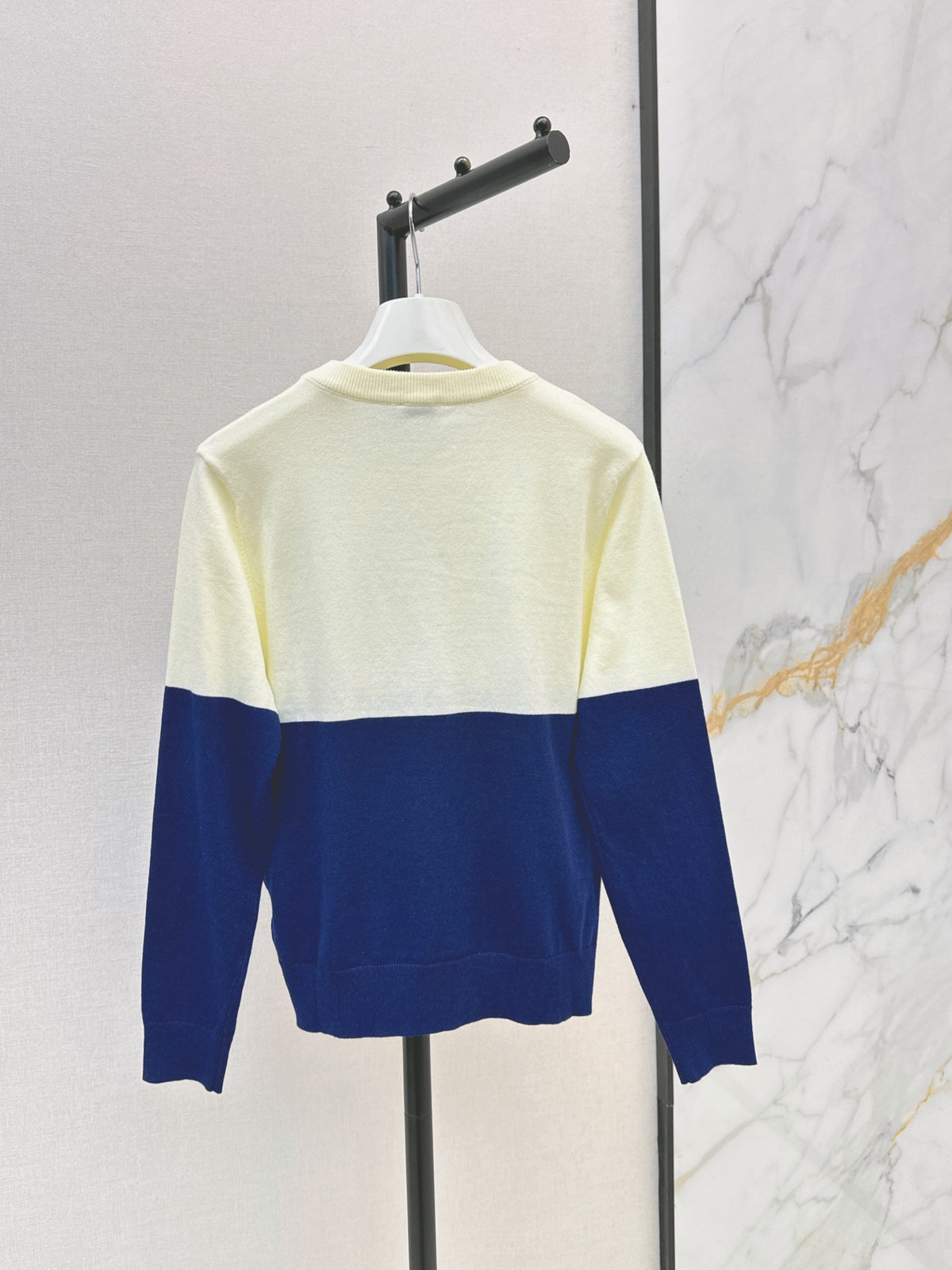 26FW New Classic Crew-Neck Sweater 🧡💙