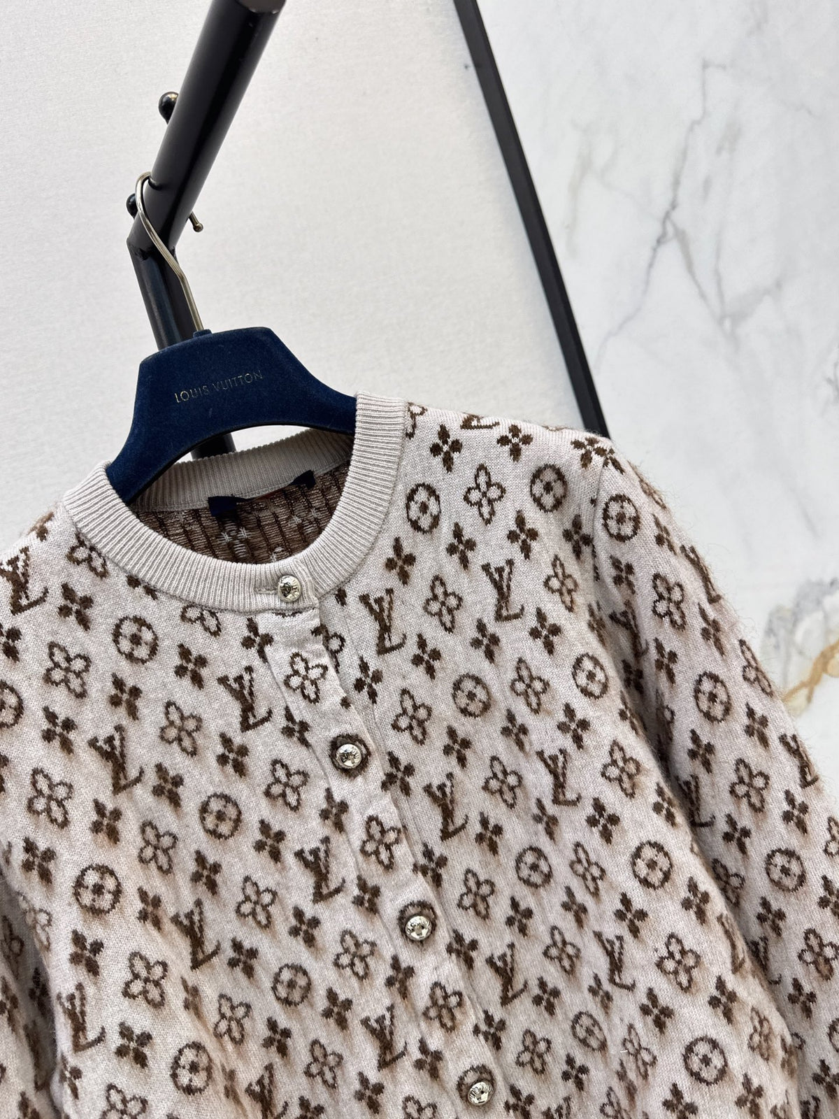26FW New Classic Logo Crew-Neck Cardigan 🤍