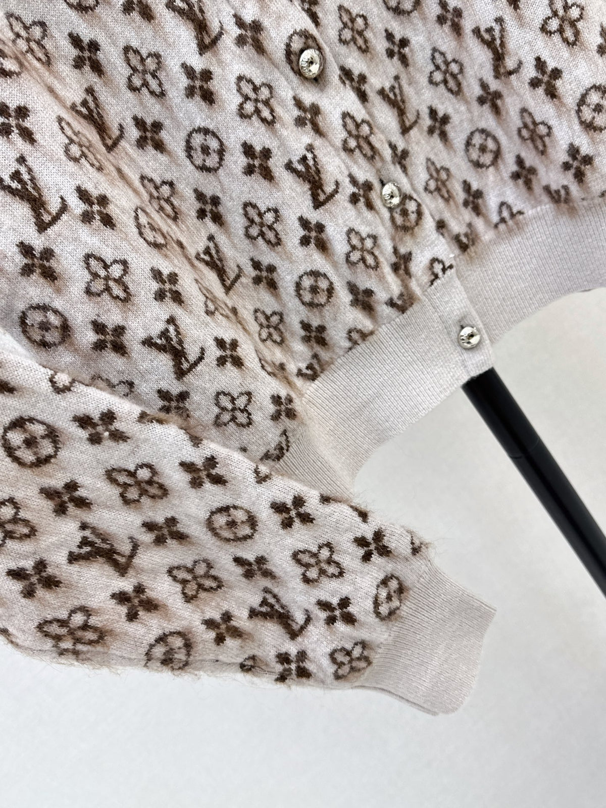 26FW New Classic Logo Crew-Neck Cardigan 🤍