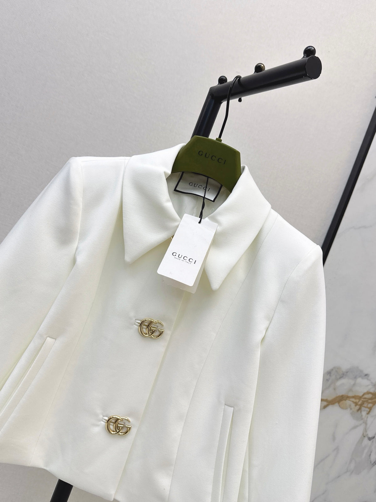 26FW New Cropped Jacket with Logo Hardware & Lapel Collar 🤍❤️