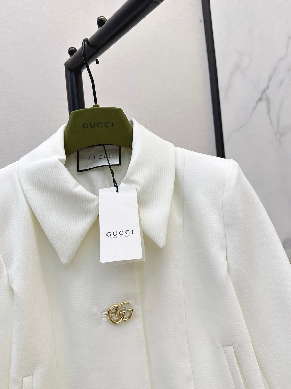 26FW New Cropped Jacket with Logo Hardware & Lapel Collar 🤍❤️