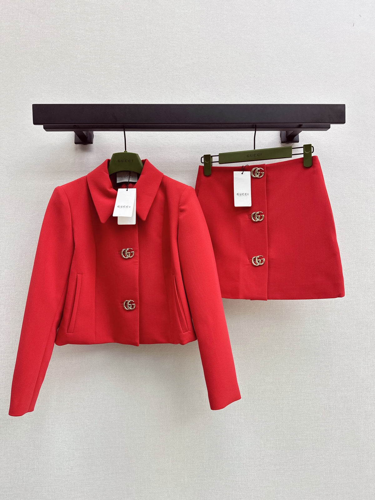 26FW New Cropped Jacket with Logo Hardware & Lapel Collar 🤍❤️