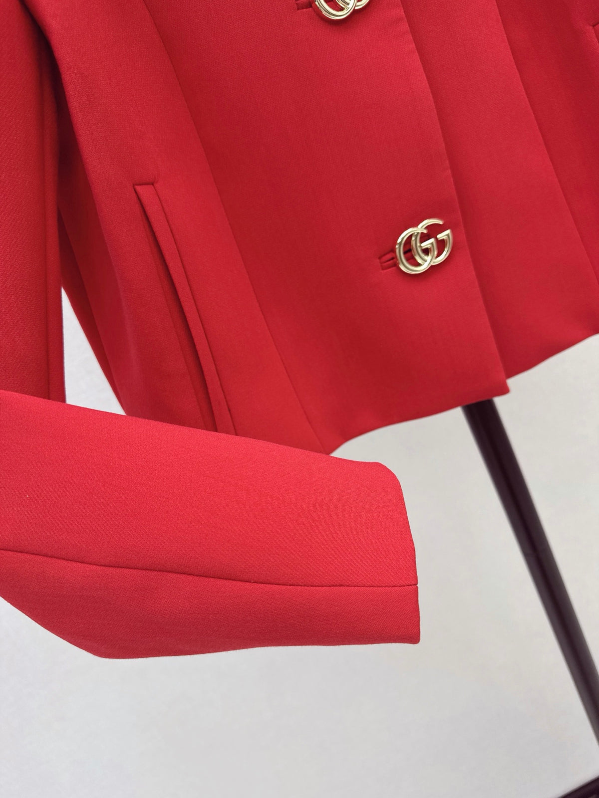 26FW New Cropped Jacket with Logo Hardware & Lapel Collar 🤍❤️