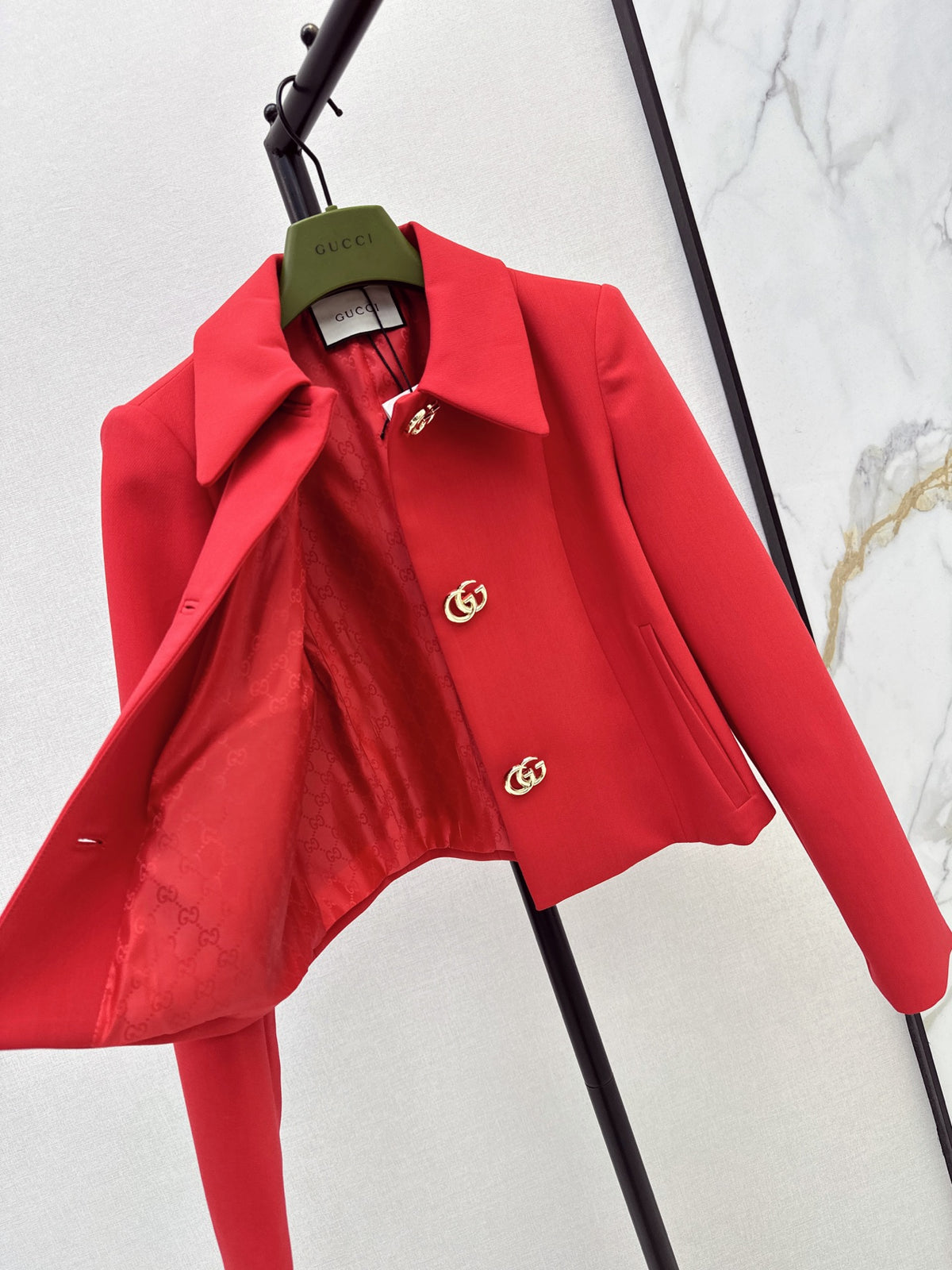 26FW New Cropped Jacket with Logo Hardware & Lapel Collar 🤍❤️