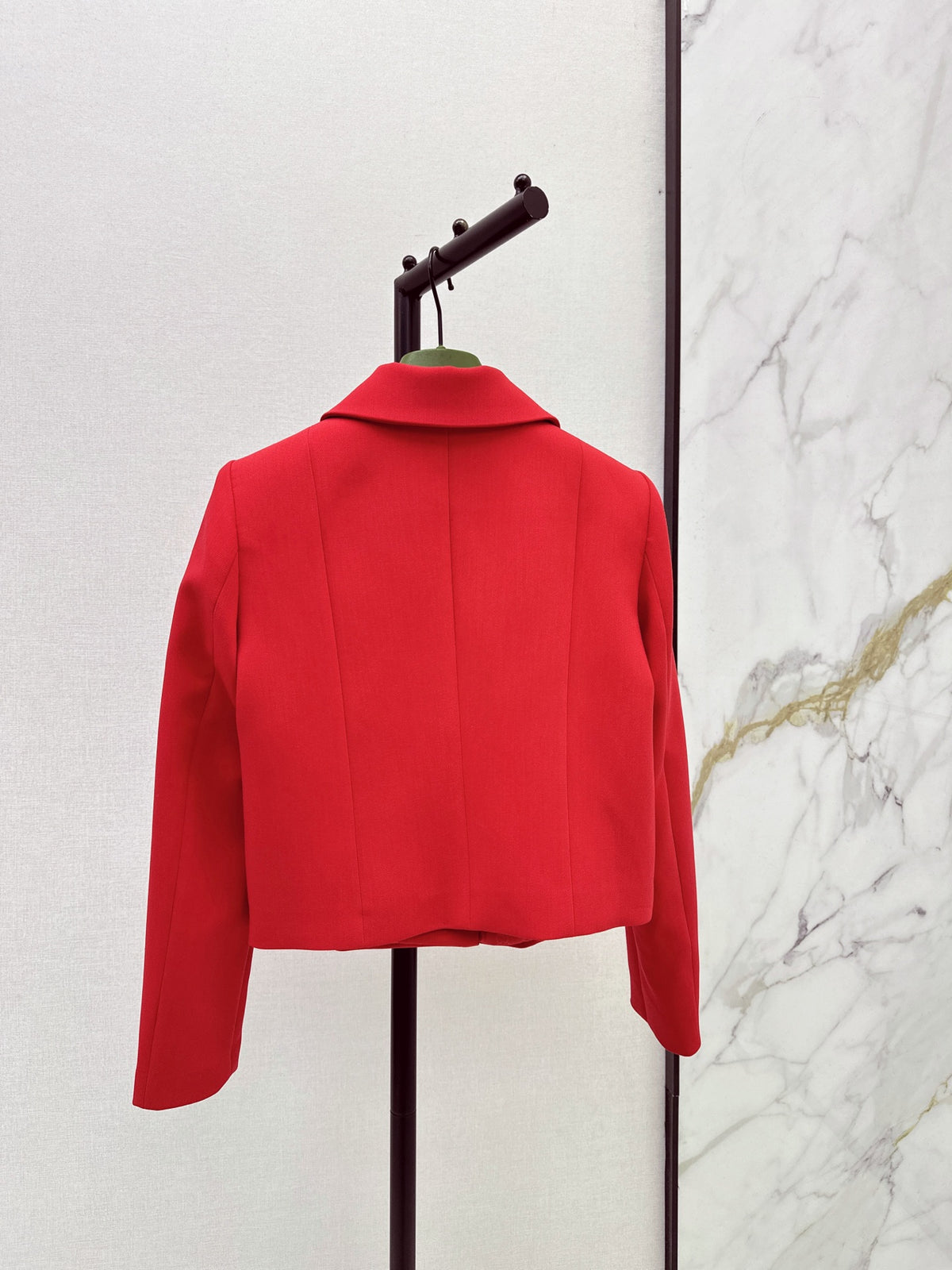 26FW New Cropped Jacket with Logo Hardware & Lapel Collar 🤍❤️