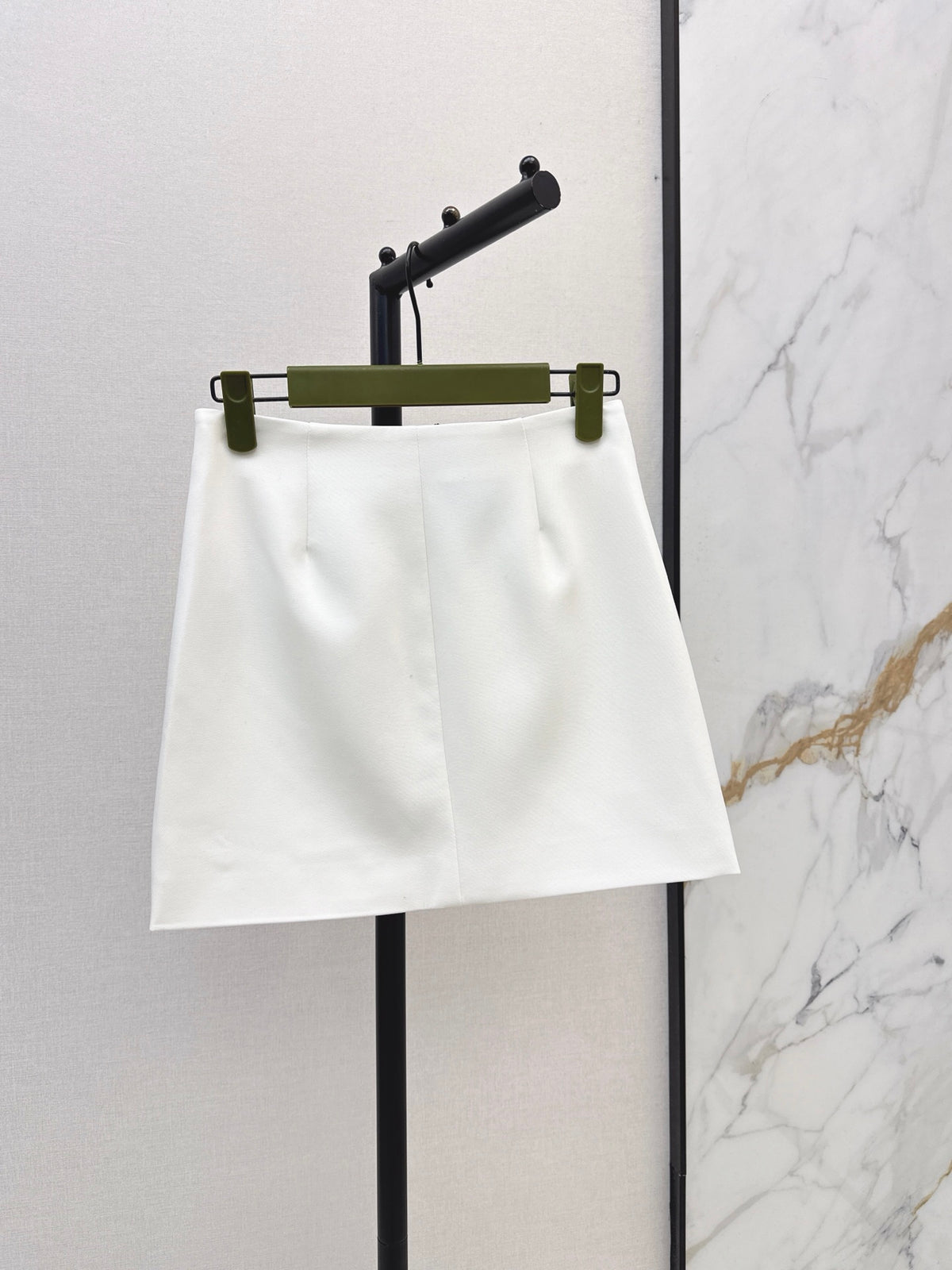 26FW New A-line Skirt with GG Hardware Detail 🤍❤️