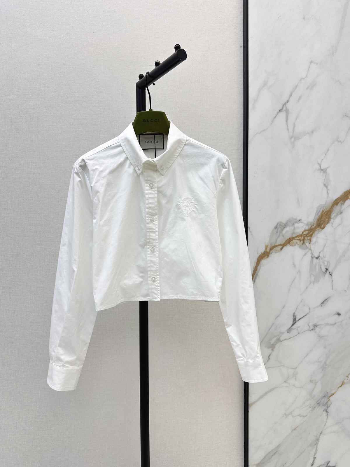 26FW New Logo-Embroidered Cropped Shirt 🤍