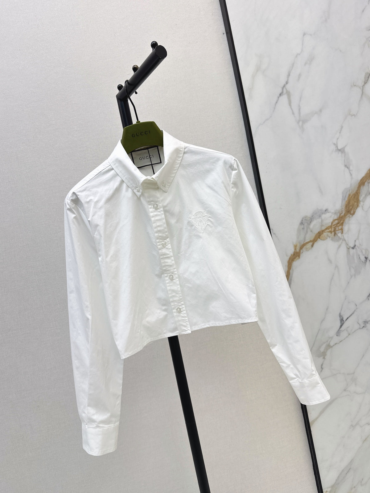 26FW New Logo-Embroidered Cropped Shirt 🤍