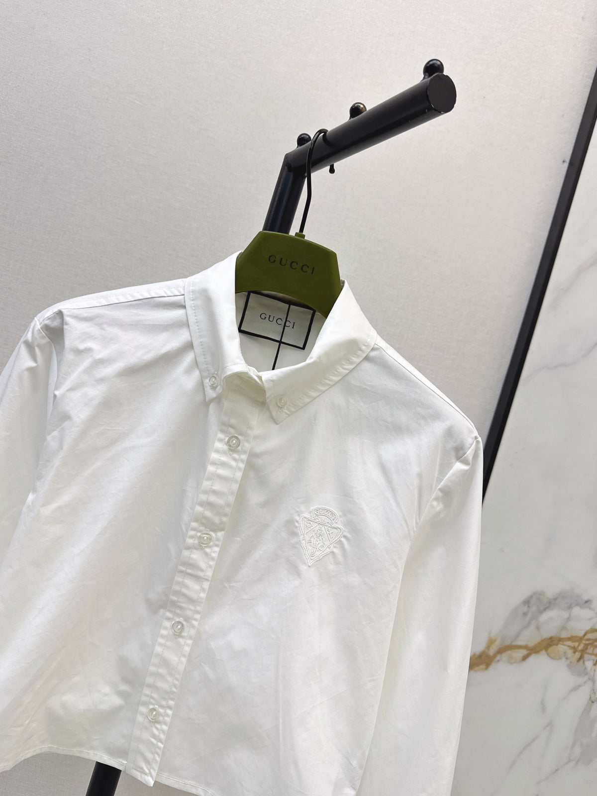 26FW New Logo-Embroidered Cropped Shirt 🤍