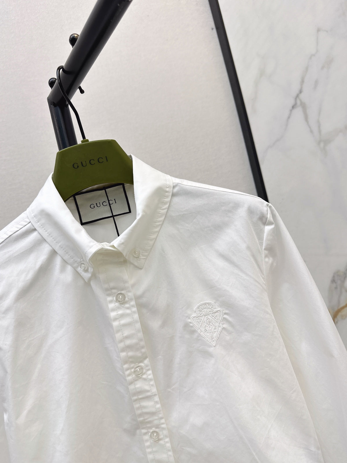 26FW New Logo-Embroidered Cropped Shirt 🤍