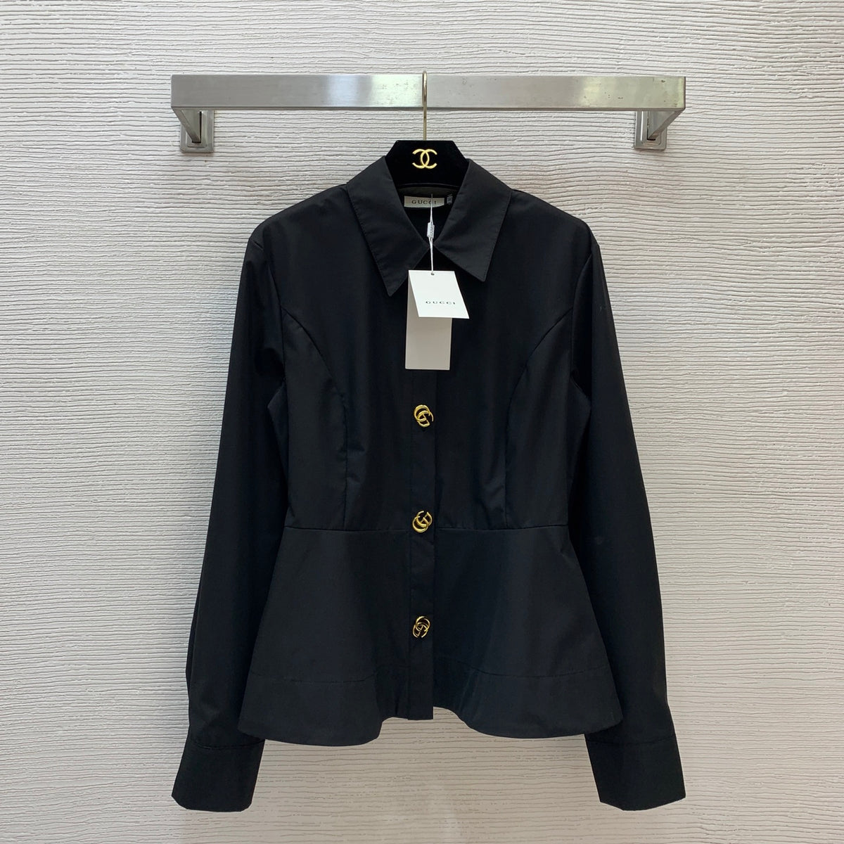 🔥HOT🔥26FW New Ruffle-Trimmed Shirt with Gold GG Buttons 🤍