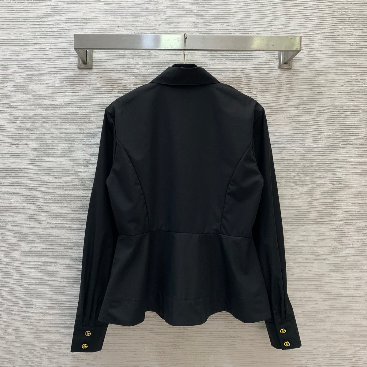 🔥HOT🔥26FW New Ruffle-Trimmed Shirt with Gold GG Buttons 🤍