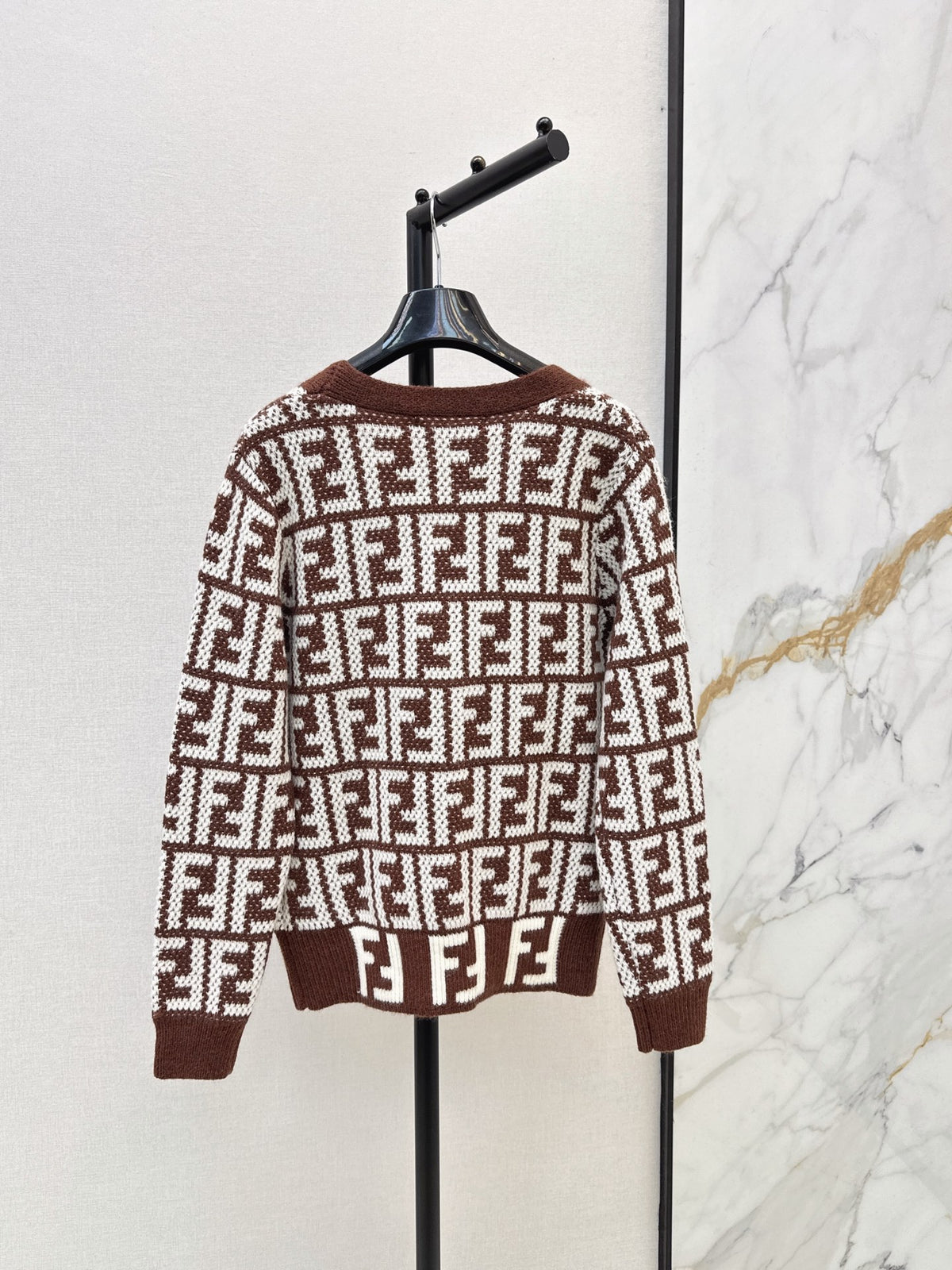 26FW New V-Neck Long-Sleeve Cardigan with Letter Jacquard 🤎🖤