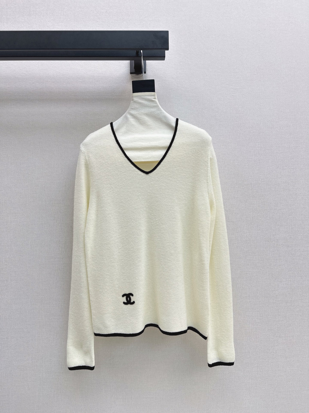 26FW New Black & White Color-Block V-Neck Wool Knit Top 🤍🖤