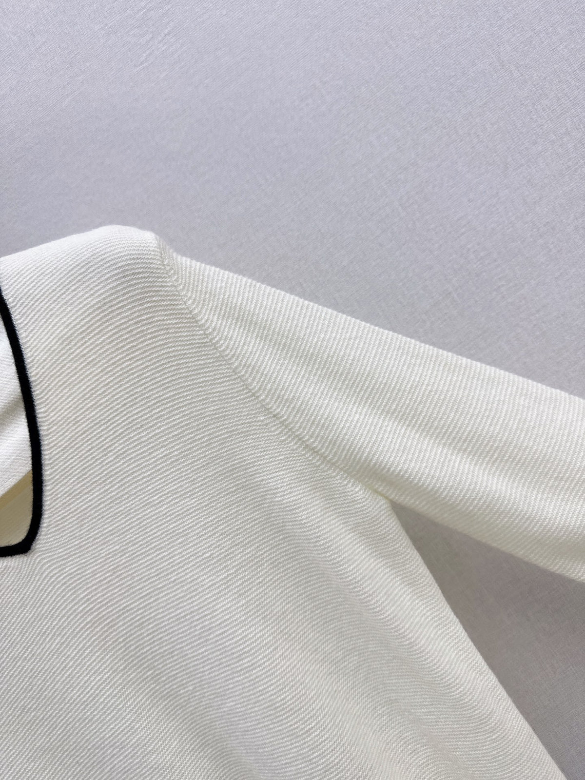 26FW New Black & White Color-Block V-Neck Wool Knit Top 🤍🖤
