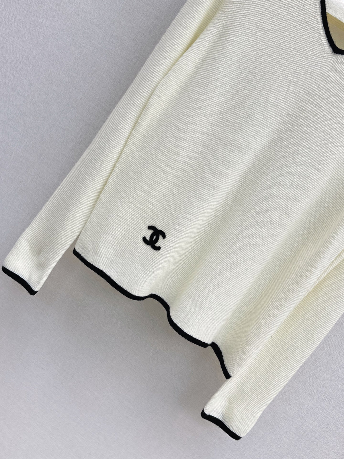 26FW New Black & White Color-Block V-Neck Wool Knit Top 🤍🖤