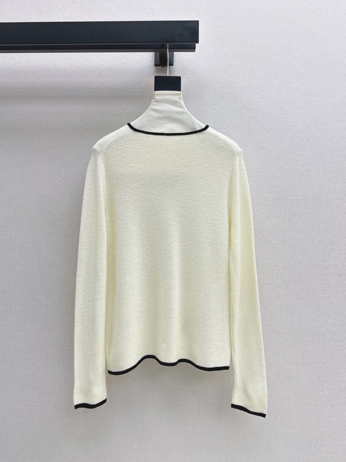 26FW New Black & White Color-Block V-Neck Wool Knit Top 🤍🖤