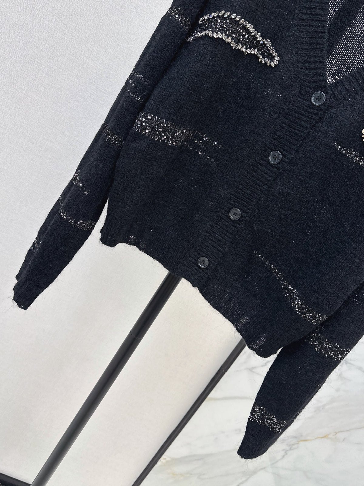 26FW New V-Neck Striped Long-Sleeve Knit Cardigan 🖤