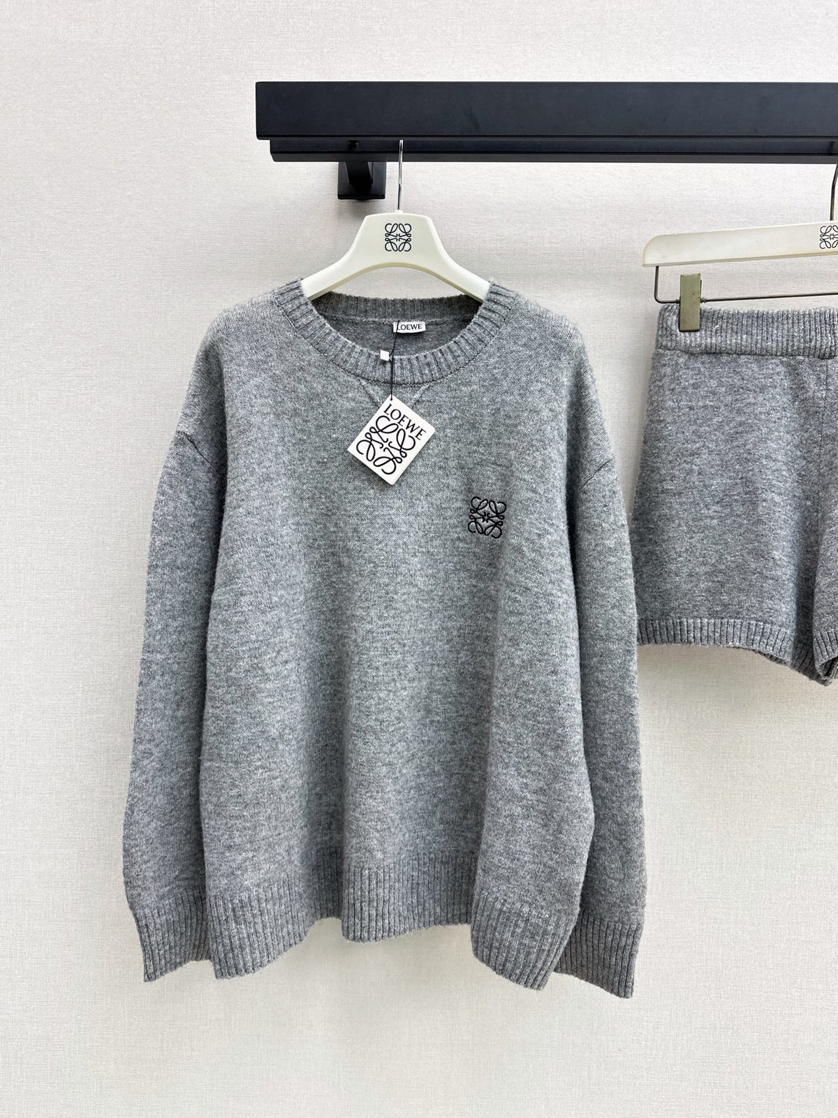 26FW New Knit Sweater & Elastic-Waist Shorts Set 🩶💙