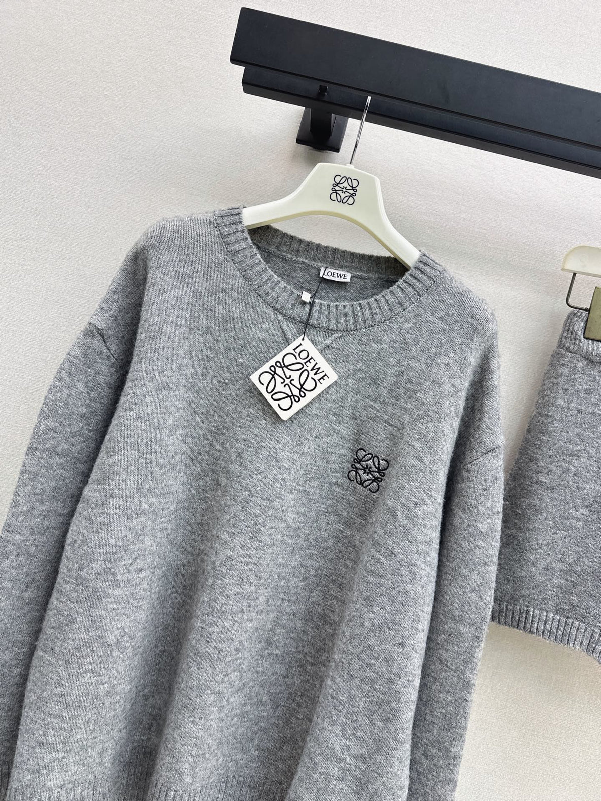 26FW New Knit Sweater & Elastic-Waist Shorts Set 🩶💙