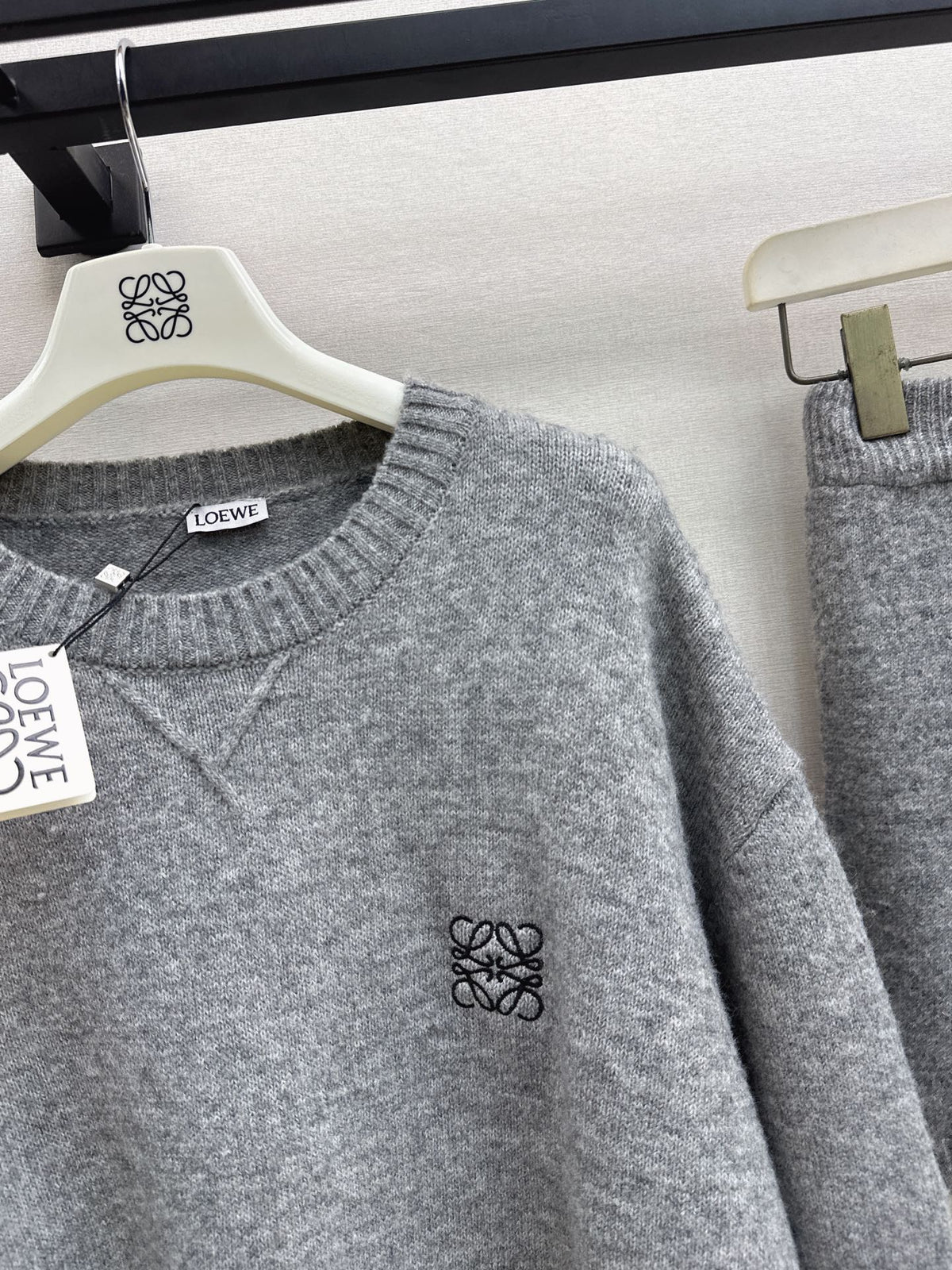 26FW New Knit Sweater & Elastic-Waist Shorts Set 🩶💙