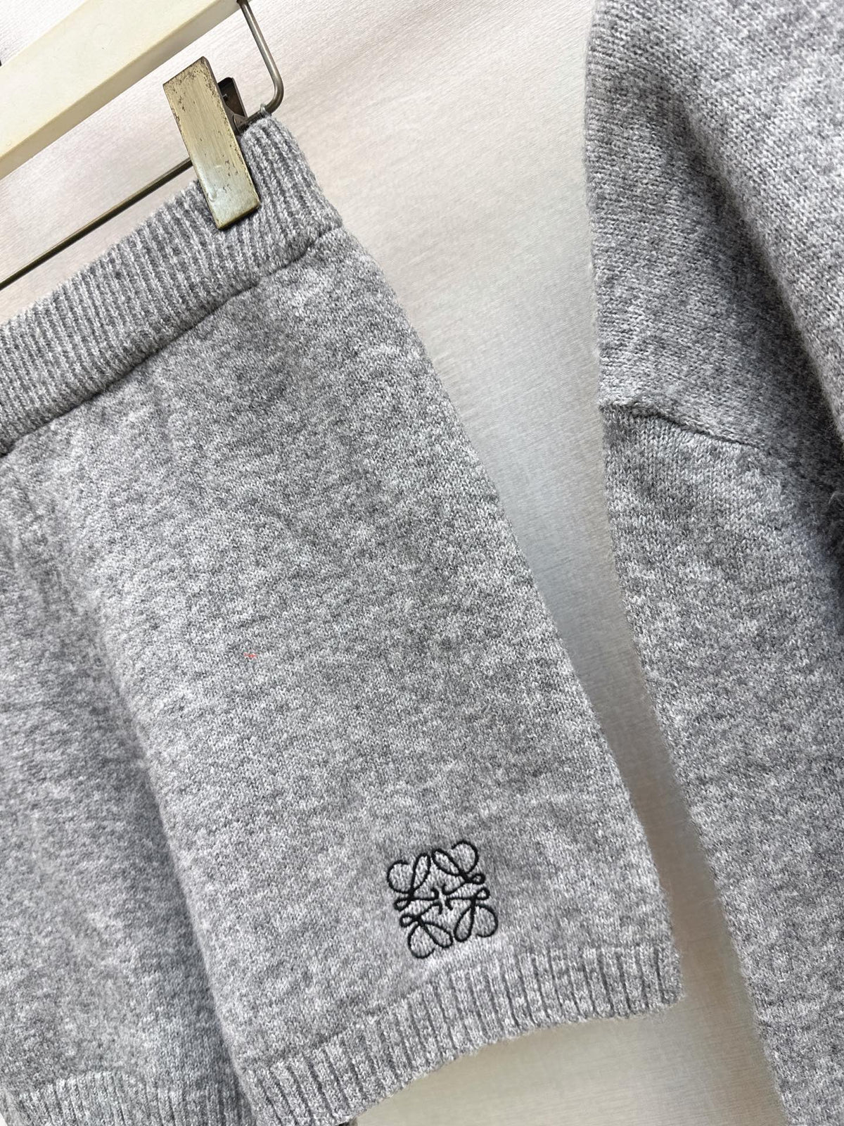 26FW New Knit Sweater & Elastic-Waist Shorts Set 🩶💙